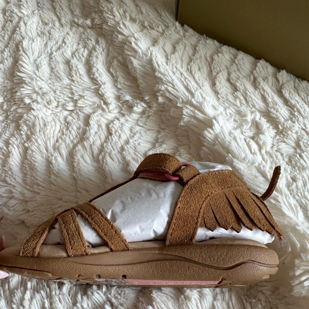 Brand new in box Tucker and Tate sandals - Picture 4 of 7